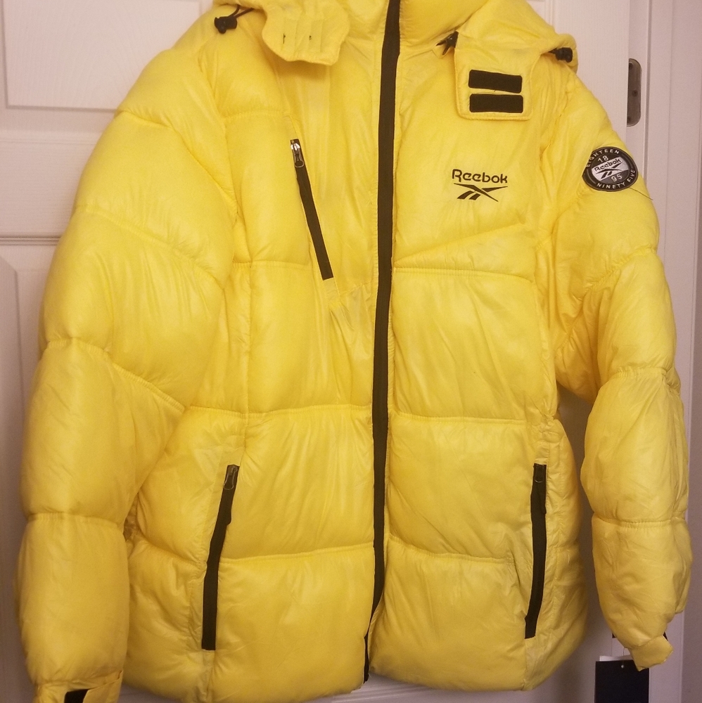 Reebok yellow puffer coat 2X men's but perfect for a women.